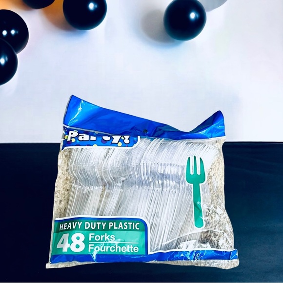 LOT of party decorations. - Picture 9 of 9